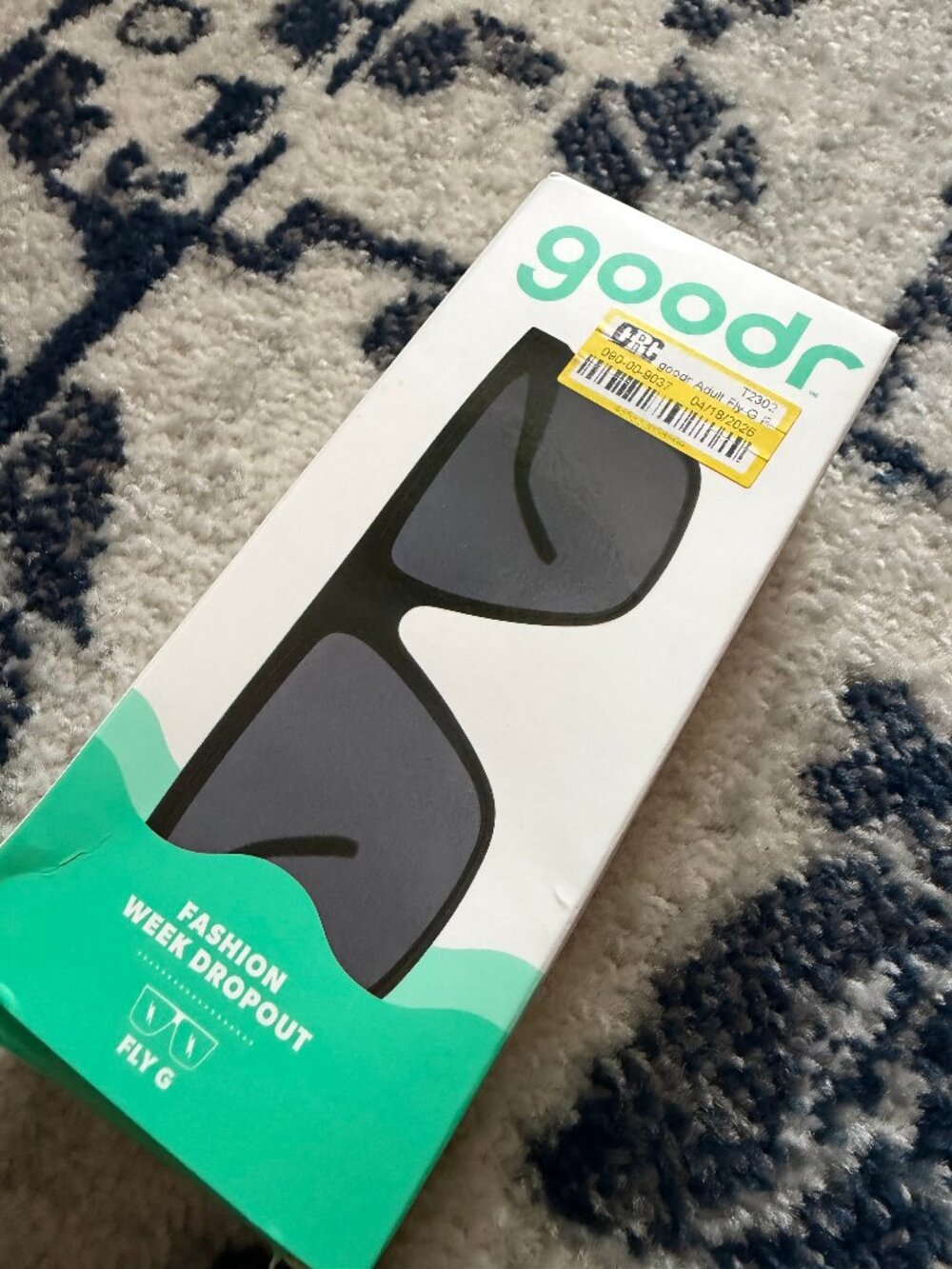 Matte Black Square Sunglasses for Women - Stylish UV Protection - Picture 4 of 8